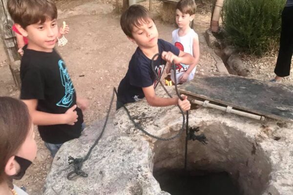 דברים שרואים בחושך: סיור עששיות בנאות קדומים