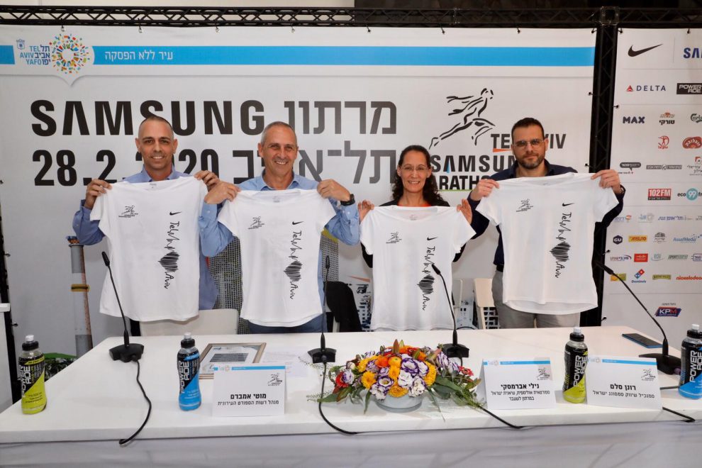 מוטי אמברם (מנהל רשות הספורט בעיריית תל אביב-יפו), אופיר וגמן (סגן מנהל רשות הספורט בעיריית תל אביב – יפו ומנהל המרתון), רונן סלם (סמנכ"ל השיווק של סמסונג ישראל), עופר שטרית (יו"ר חברת הפקת "כפיים" שמפיקים את האירוע), נילי אברמסקי (ספורטאית אולימפית, שיאנית ישראל במרתון לשעבר), לצד ספורטאים נוספים ועוד רבים.