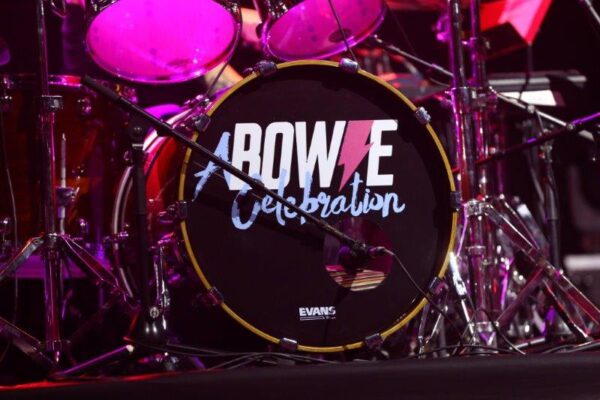 סיפור מצולם: מופע המחווה A Bowie Celebration