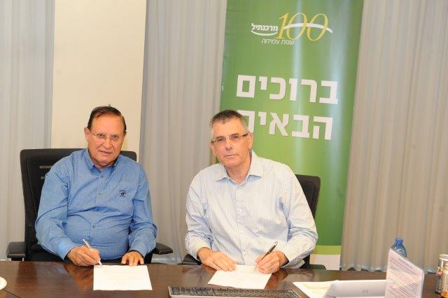 שוקי בורשטיין ופרופ` אריה סקופ. מחשב לכל ילד. (צלם: מורג ביטן). 