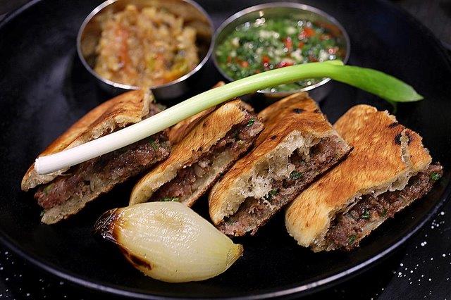 חינאווי בפיתה, יח"צ