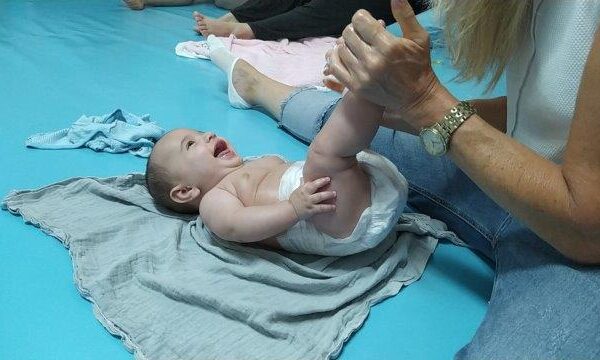 "חיבוק האוקסיטוצין" – מדוע חשוב להתעקש על מגע עם תינוקכם?