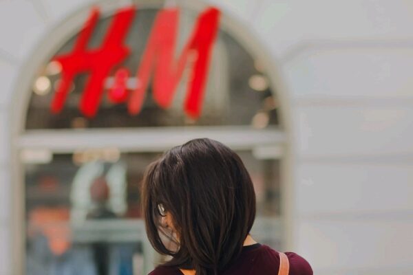 שלדים בארון: עובדת מפעל בהודו שמייצר עבור H&M נרצחה על ידי המעסיק שלה