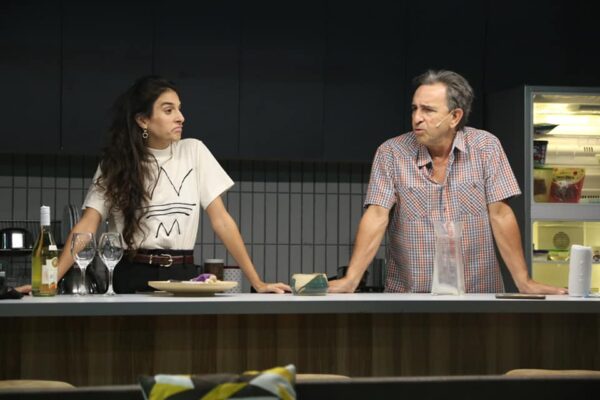 "שני אנשים בלילה": הצגה מצחיקה אך מעמיקה