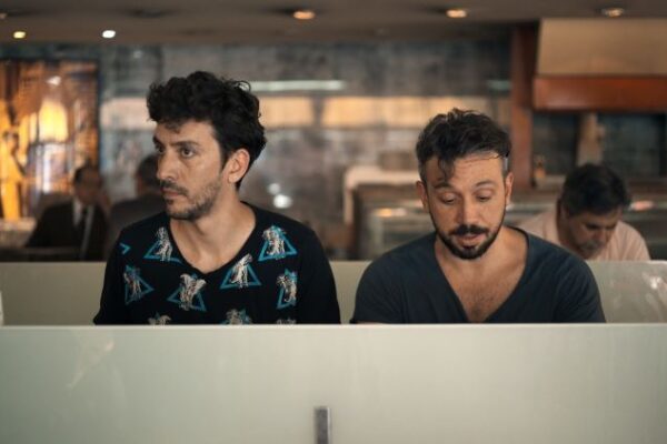 "בעלי ברית": סאטירה מוצלחת על יחסים בעולם פטריארכלי
