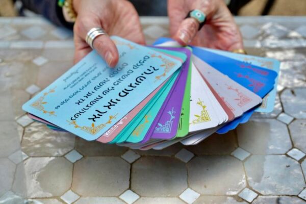 שפת הנפש: הקלפים שמלמדים ילדים להביע רגשות