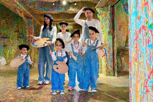 "בית הצבעים" של סאם חלבי: קסם צבעוני שלא מהעולם הזה מחכה לכם בפסח