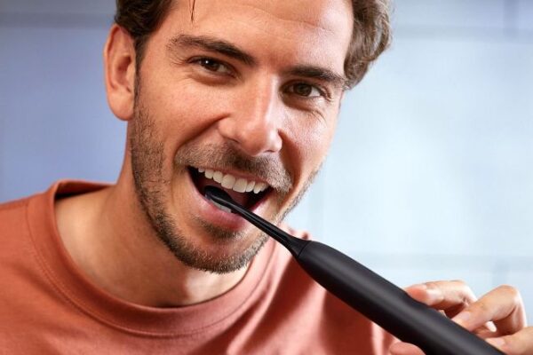 האם המברשת החשמלית Sonicare 5300 של פיליפס באמת שווה את ההשקעה?