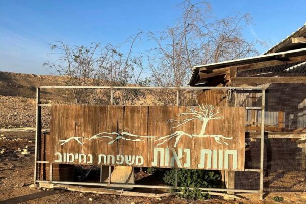 לישון בצינור, ולאכול בקרון: החופשה המדברית המושלמת