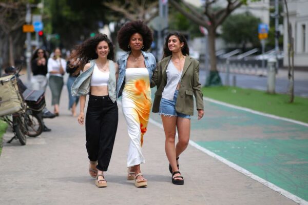 הקיץ של שורש: סנדלים עם נשמה