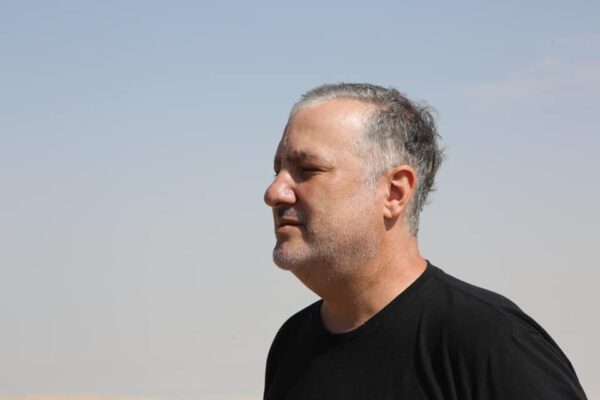 סיפור מצולם: צילום העירום הקבוצתי של ספנסר טוניק בערד