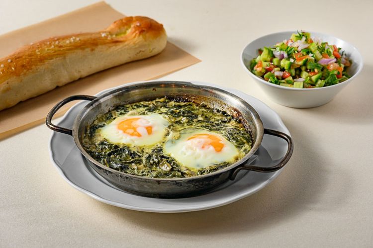 למה כולנו מזמינות יותר מדי? תפריטי השיתוף הם כבר לא טרנד, הם הדרך החדשה לאכול